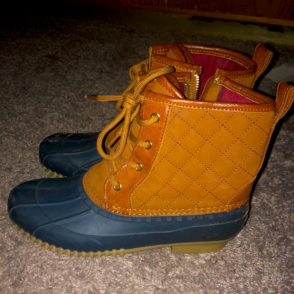 Tommy Hilfiger snow boots